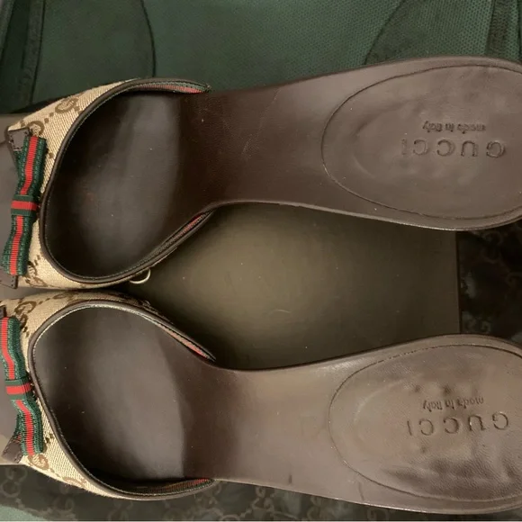 Gucci Women's Brown Heels with Red and Green Bow - Picture 7 of 10